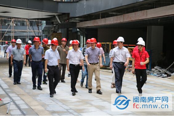 2015年8月12日上午,石狮市委书记张永宁,在湖滨街道办事处书记吴进金